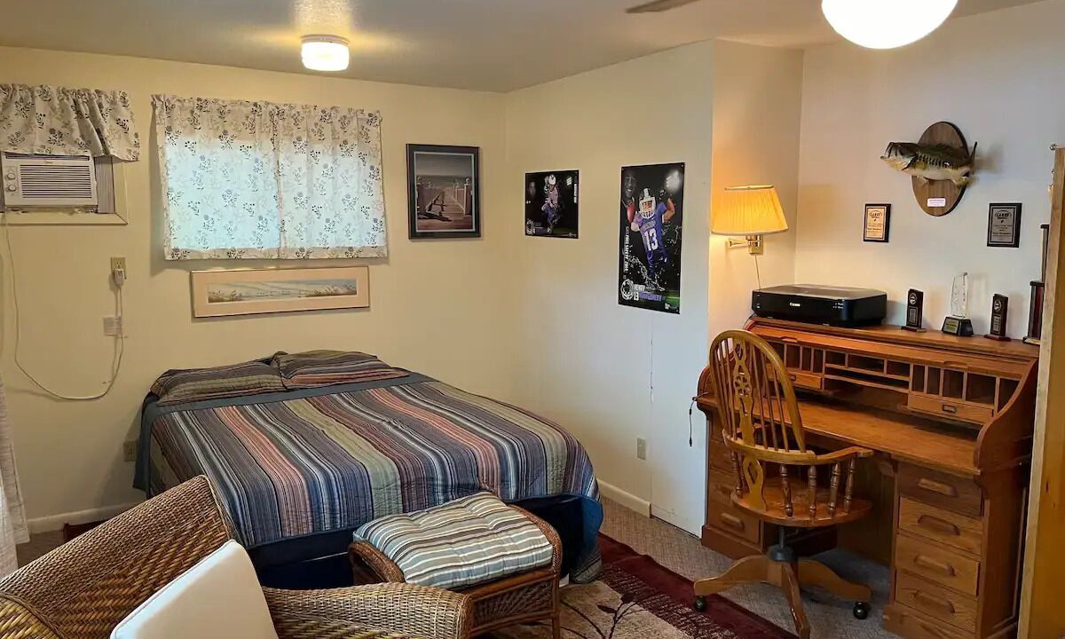 Photo of Bedroom in Putnam Hall