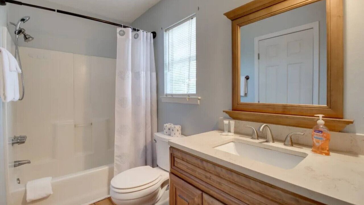 Photo of Bathroom in Whitemarsh Island