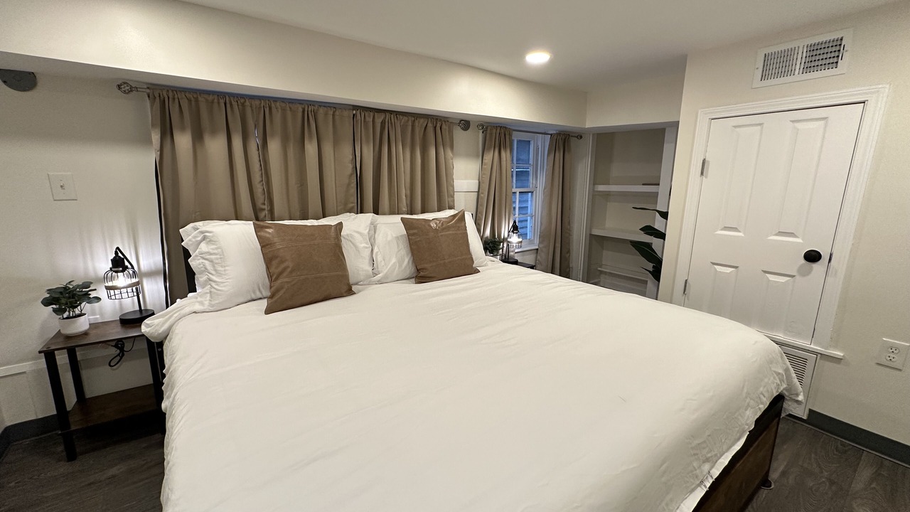 Photo of Bedroom in Mid-City