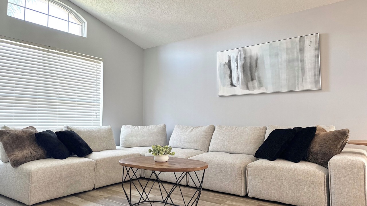 Photo of Livingroom in Four Corners