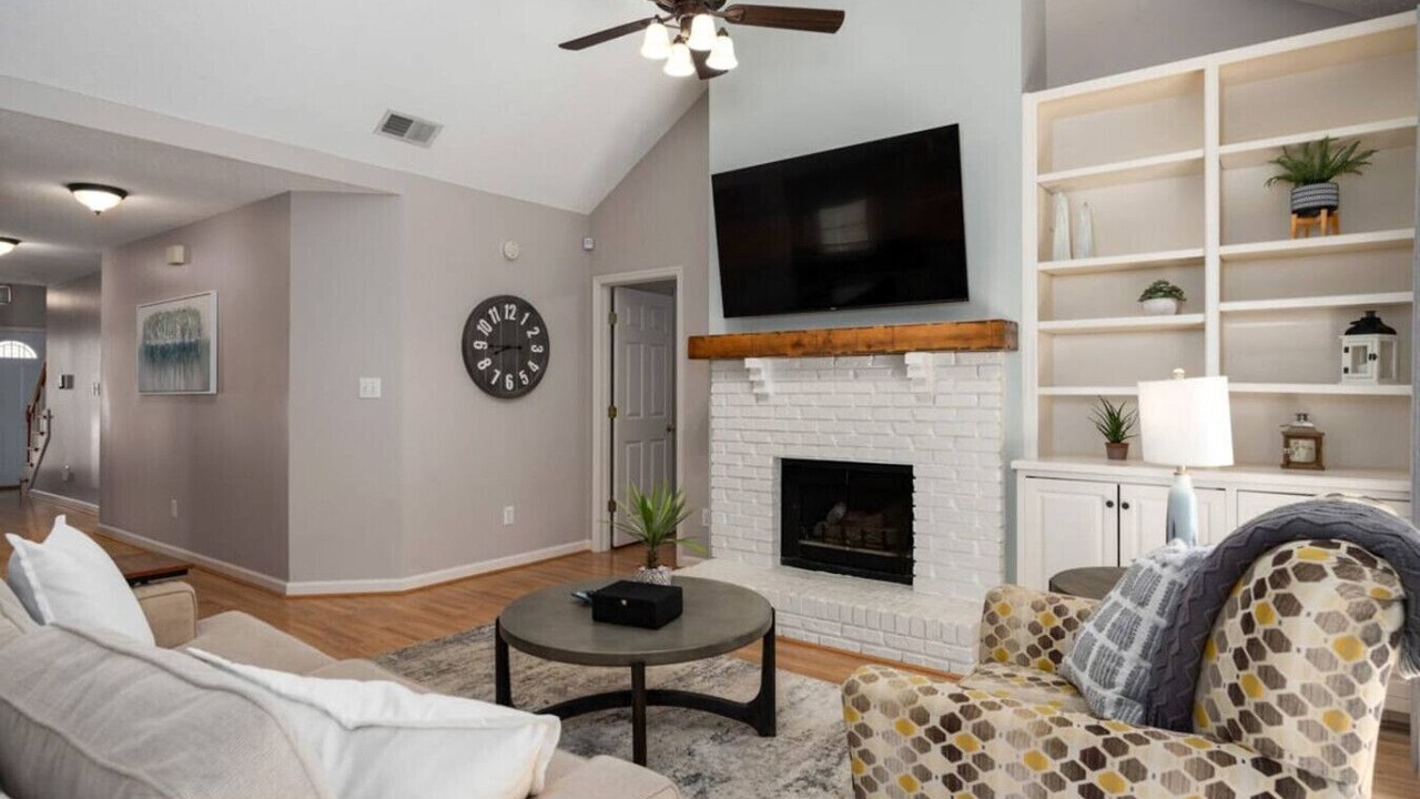 Photo of Livingroom in Hoover