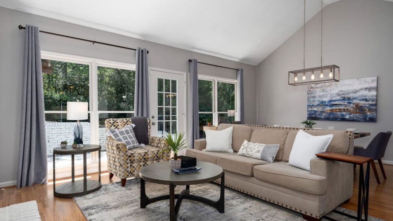 Photo of Livingroom in Hoover