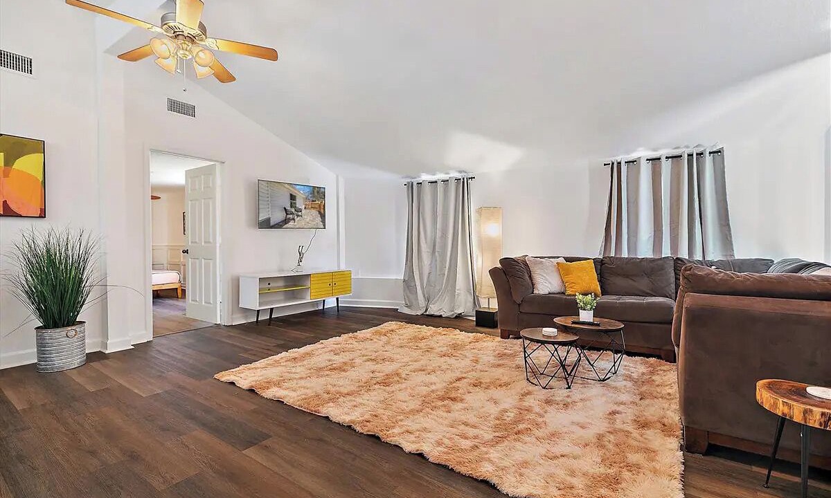 Photo of Livingroom in Murray Hill