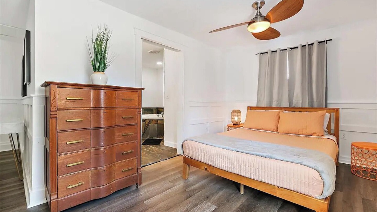 Photo of Bedroom in Murray Hill