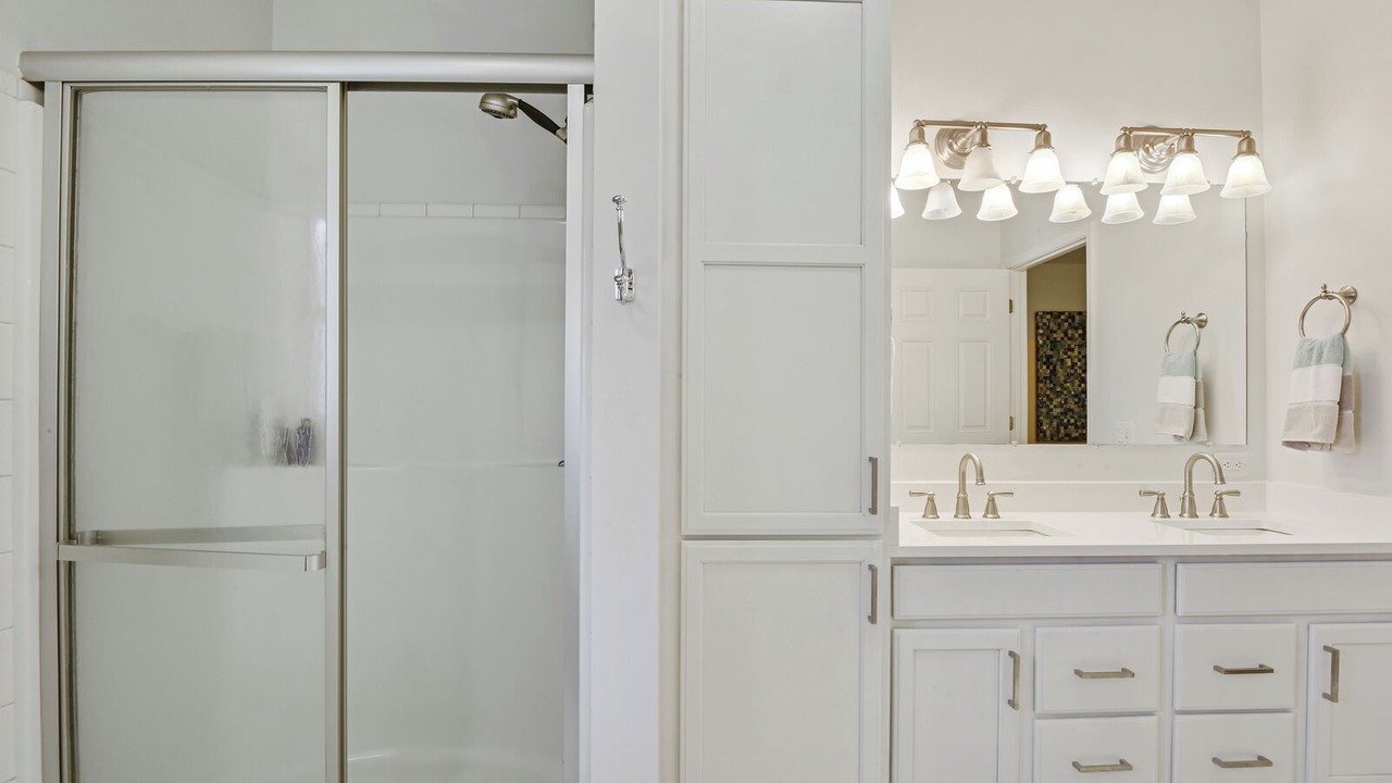 Photo of Bathroom in Henderson Point