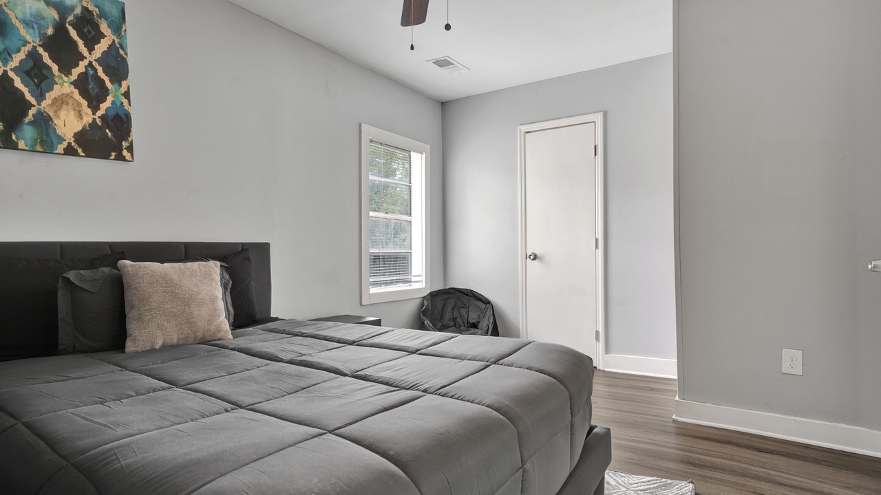 Photo of Bedroom in Crestline Heights