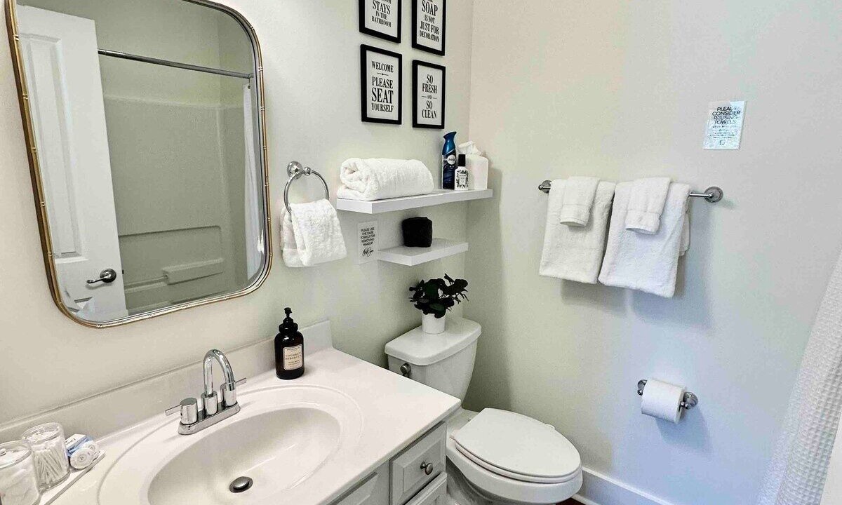 Photo of Bathroom in Ocean Springs