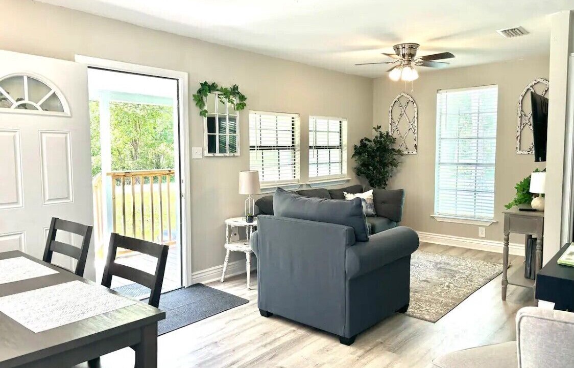 Photo of Livingroom in Theodore