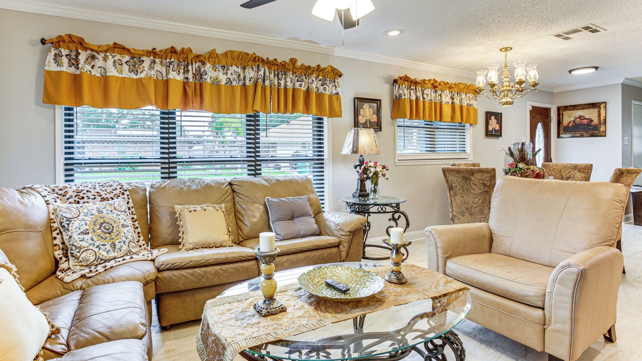 Photo of Livingroom in Bridge City