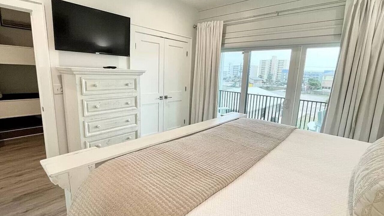 Photo of Bedroom in Gulf Shores