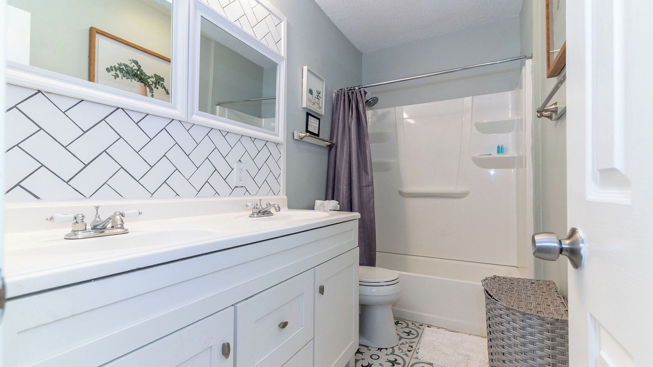 Photo of Bathroom in Irish Channel