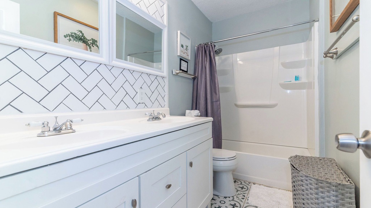 Photo of Bathroom in Irish Channel
