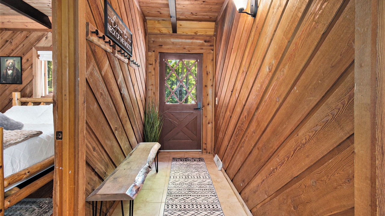 Photo of Bedroom in Canadian Lakes