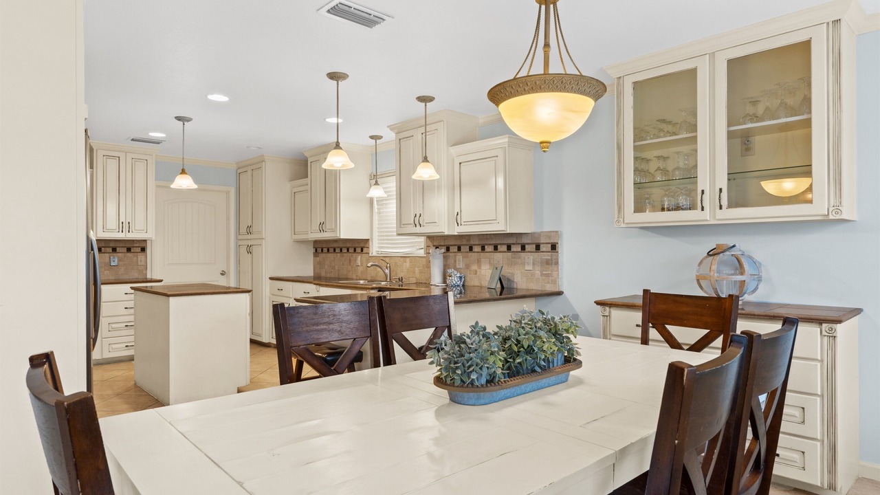 Photo of Livingroom in Bid-a-wee Beach