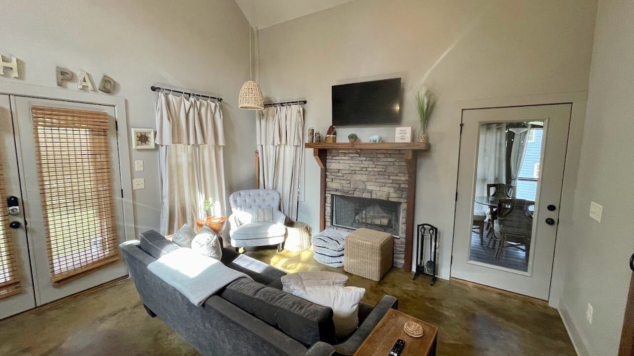 Photo of Livingroom in Tallassee