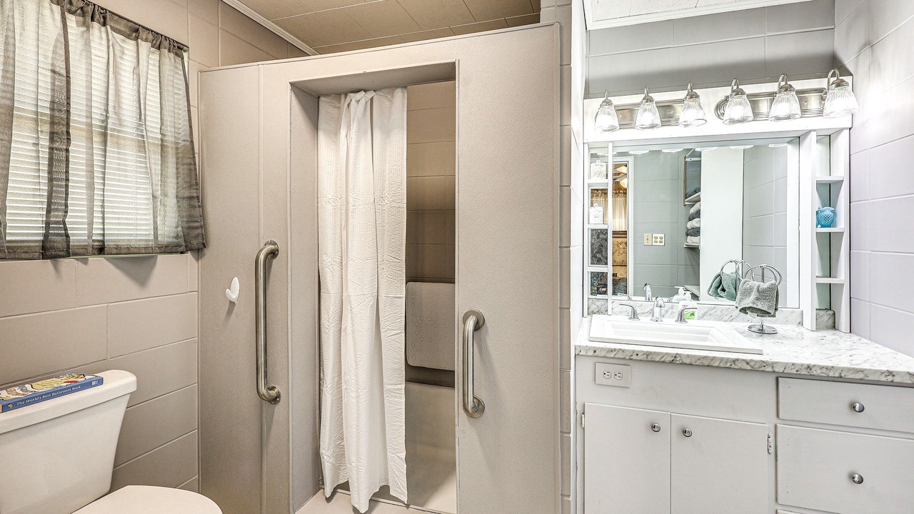 Photo of Bathroom in Lawson