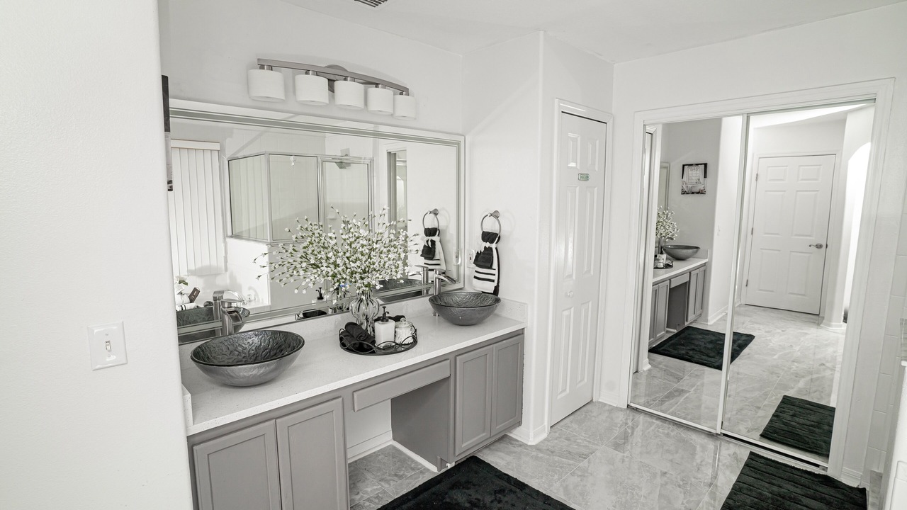Photo of Bathroom in Sunset Ridge