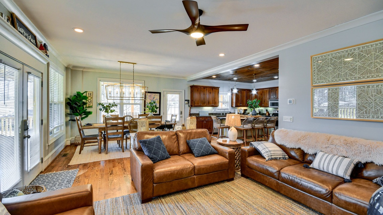 Photo of Livingroom in Jacksons' Gap
