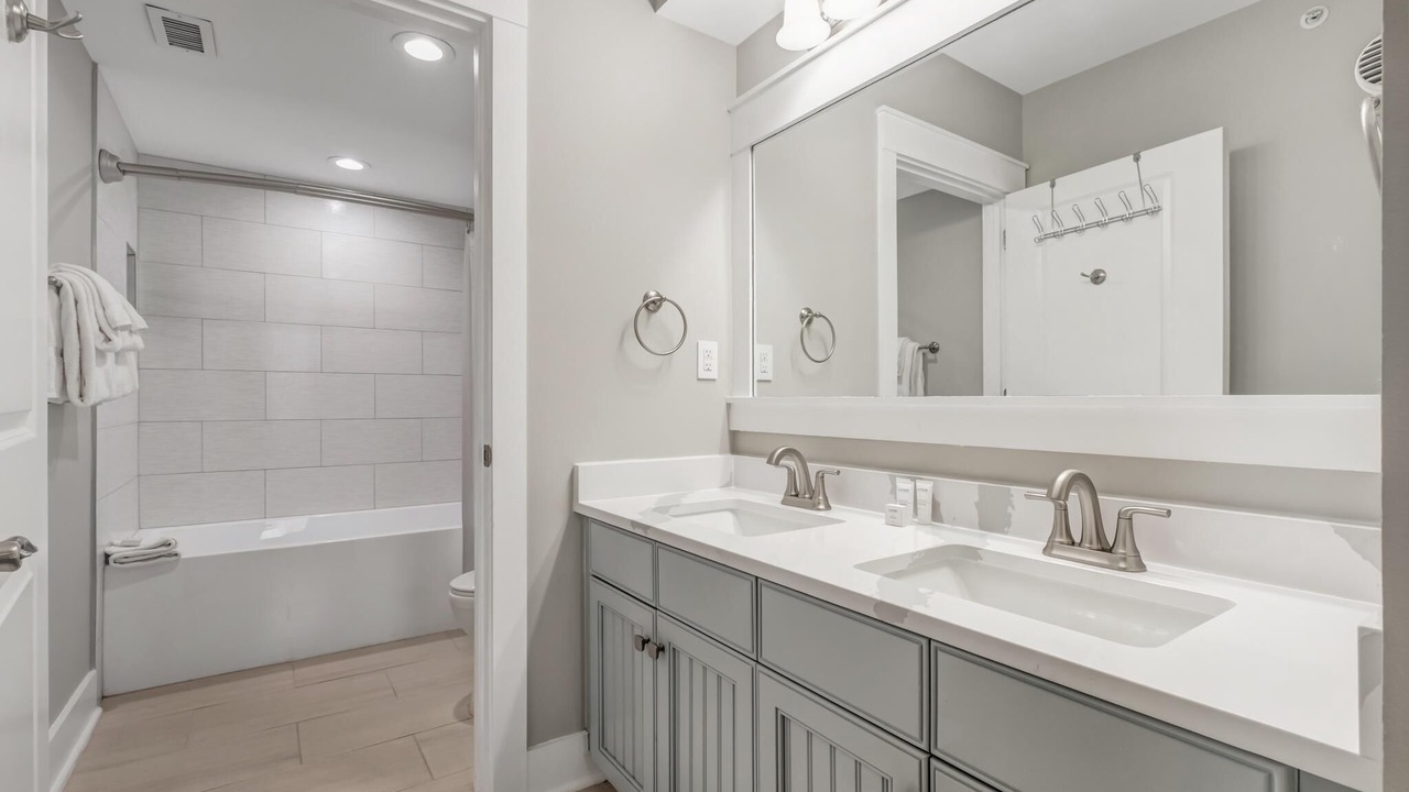 Photo of Bathroom in Baytowne Wharf
