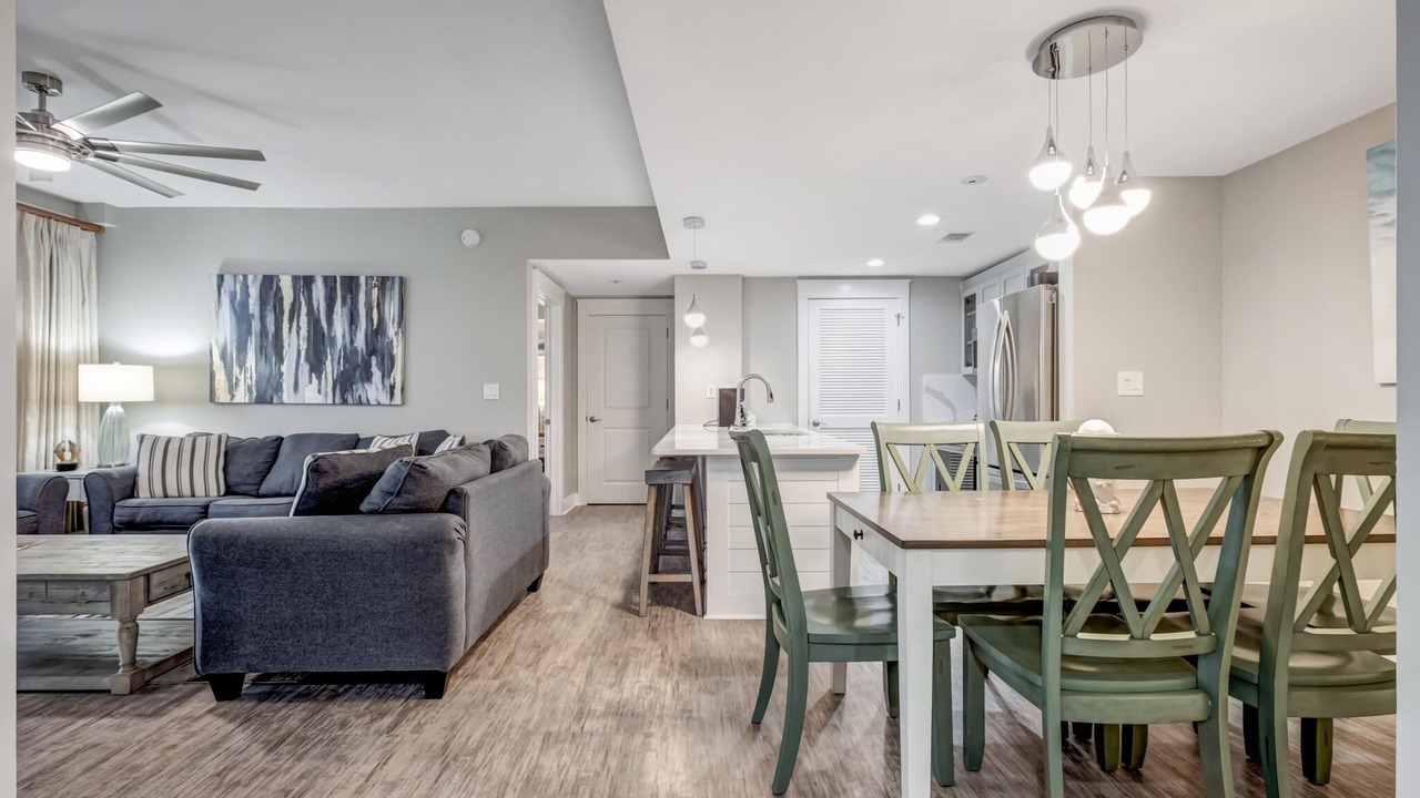 Photo of Livingroom in Baytowne Wharf