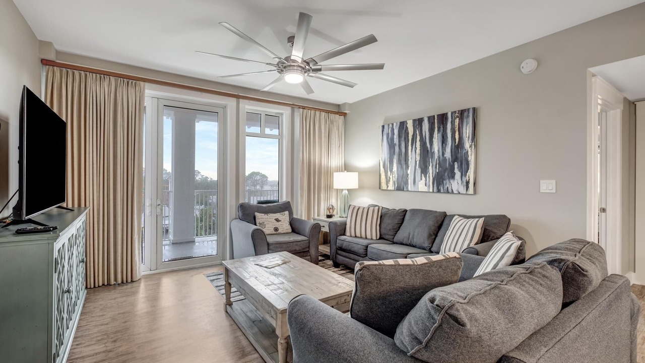 Photo of Livingroom in Baytowne Wharf