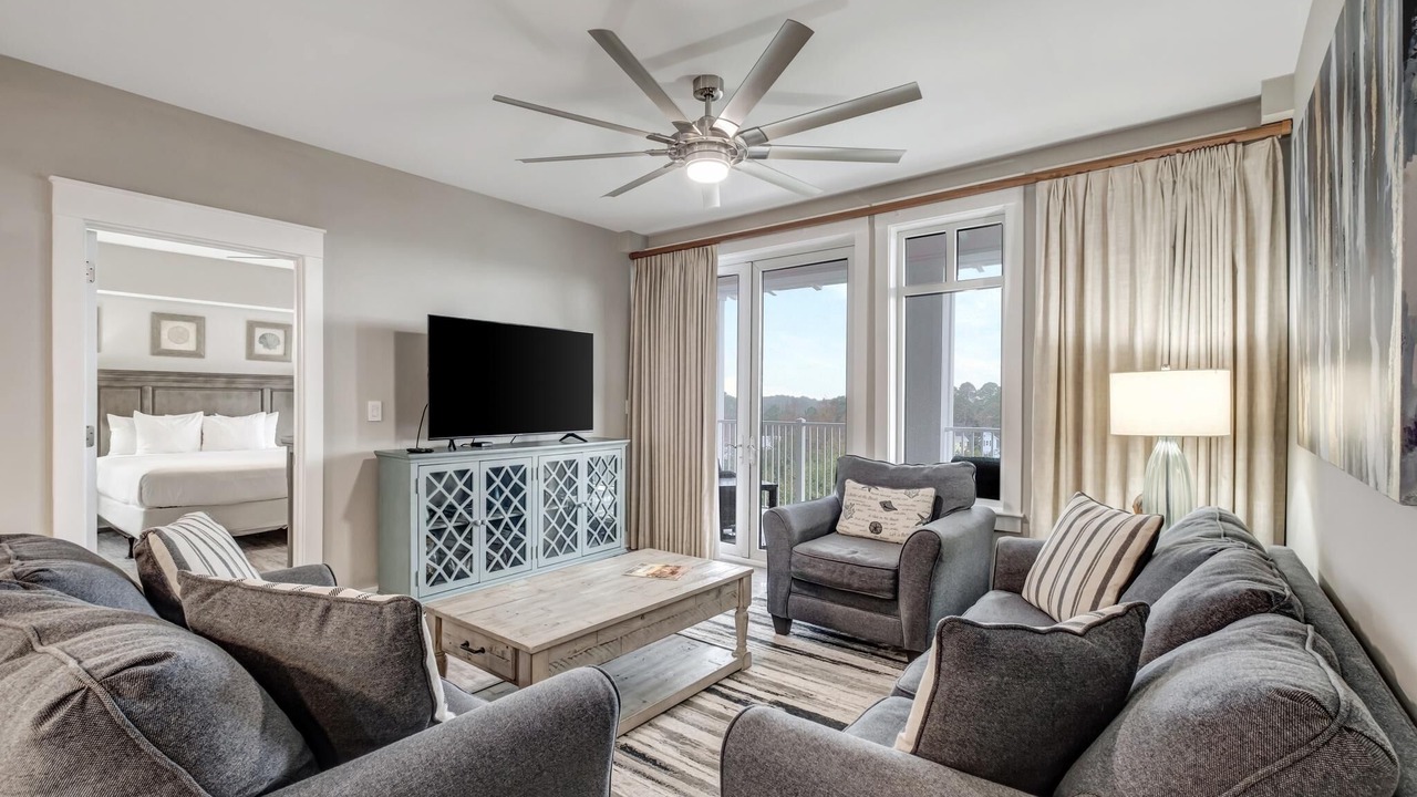 Photo of Livingroom in Baytowne Wharf