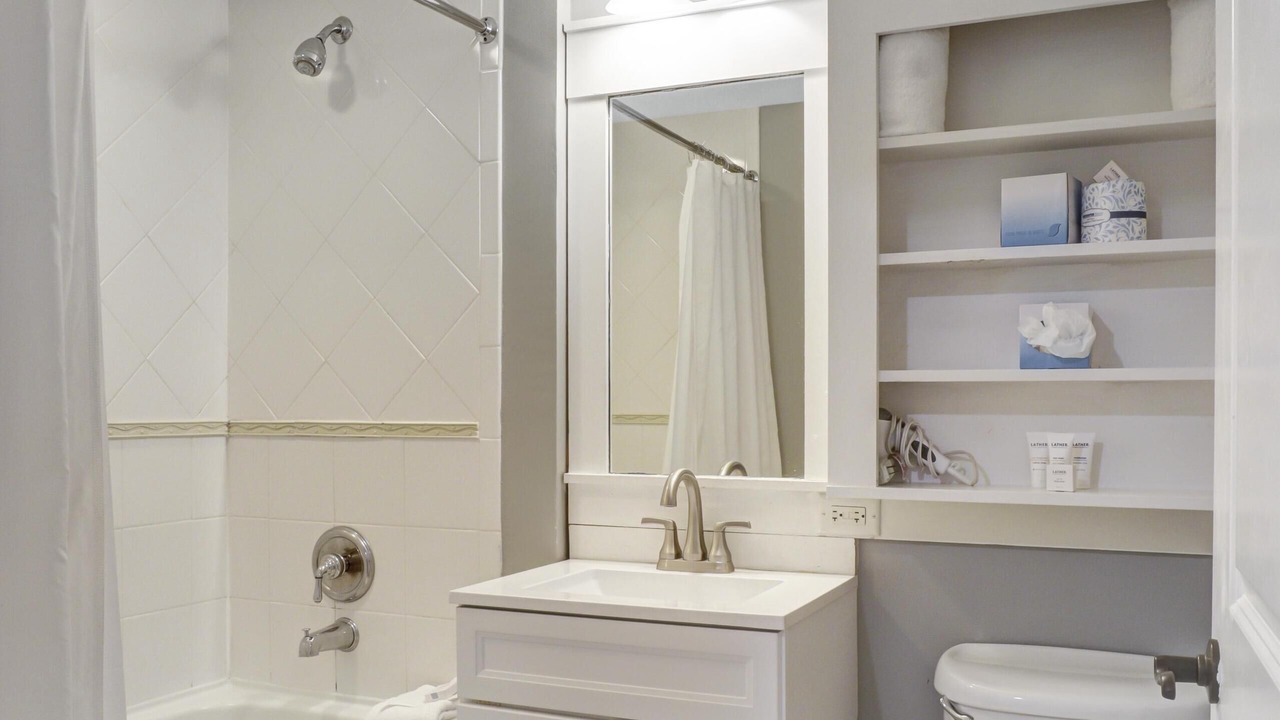 Photo of Bathroom in Baytowne Wharf