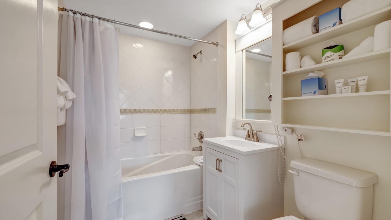 Photo of Bathroom in Baytowne Wharf