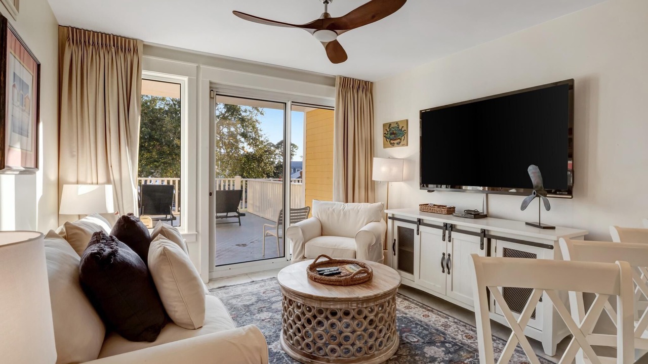 Photo of Livingroom in Baytowne Wharf