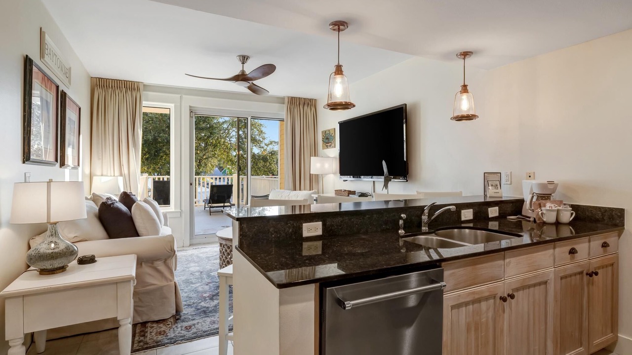Photo of Livingroom in Baytowne Wharf