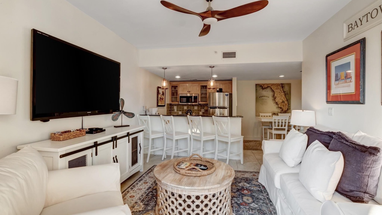 Photo of Livingroom in Baytowne Wharf