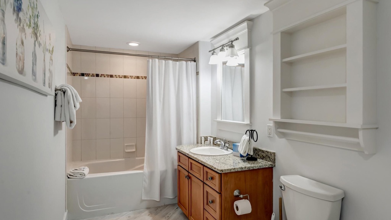 Photo of Bathroom in Baytowne Wharf
