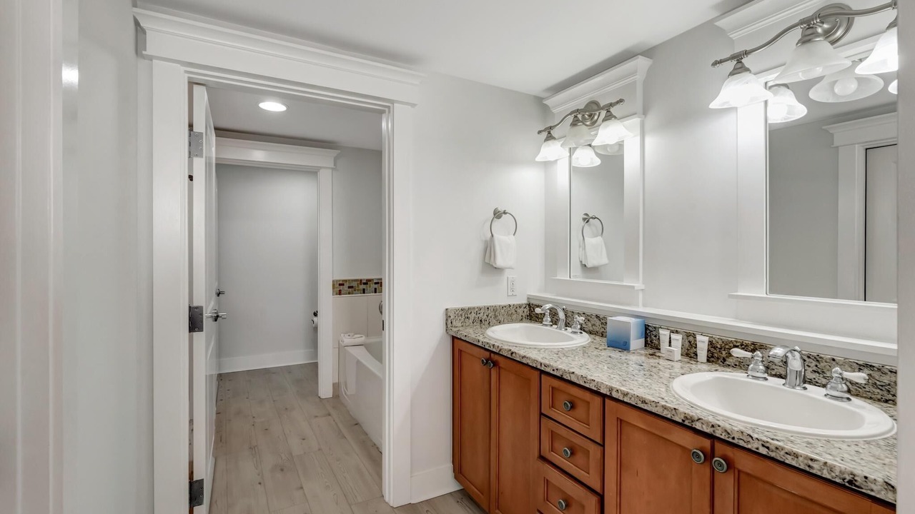 Photo of Bathroom in Baytowne Wharf