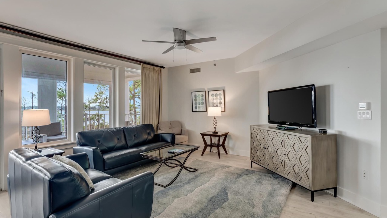 Photo of Livingroom in Baytowne Wharf