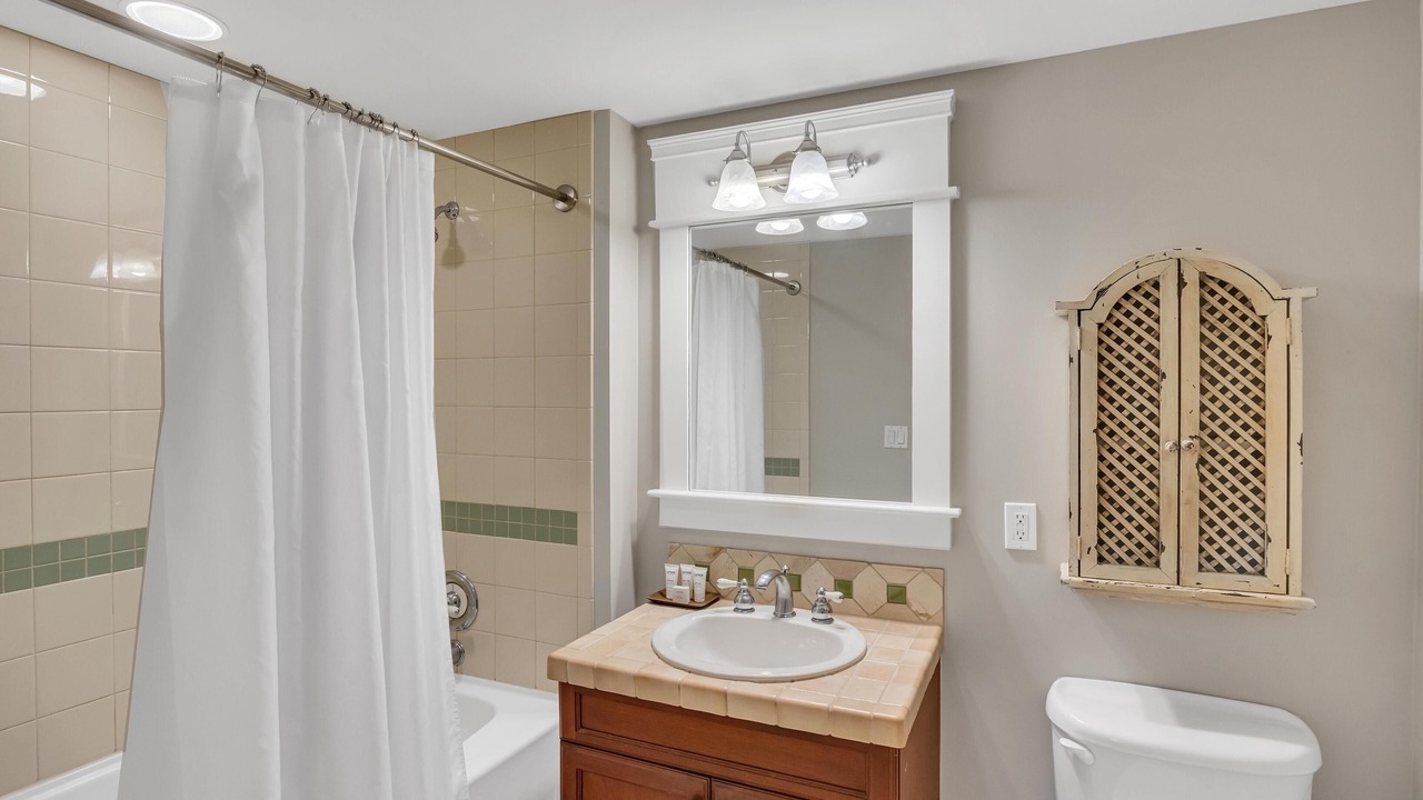 Photo of Bathroom in Baytowne Wharf