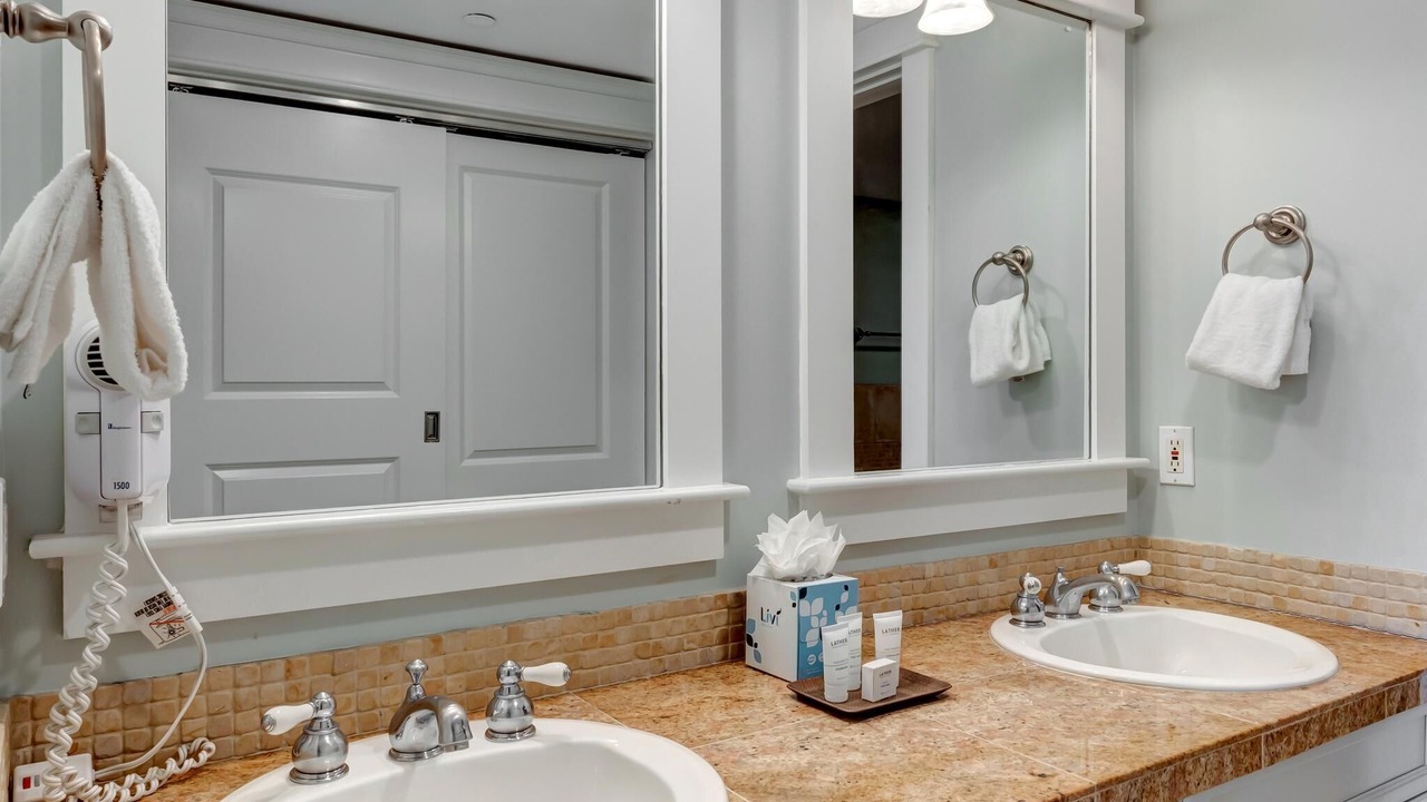 Photo of Bathroom in Baytowne Wharf