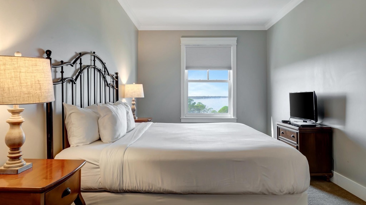 Photo of Bedroom in Baytowne Wharf
