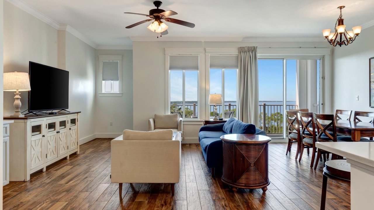 Photo of Livingroom in Baytowne Wharf