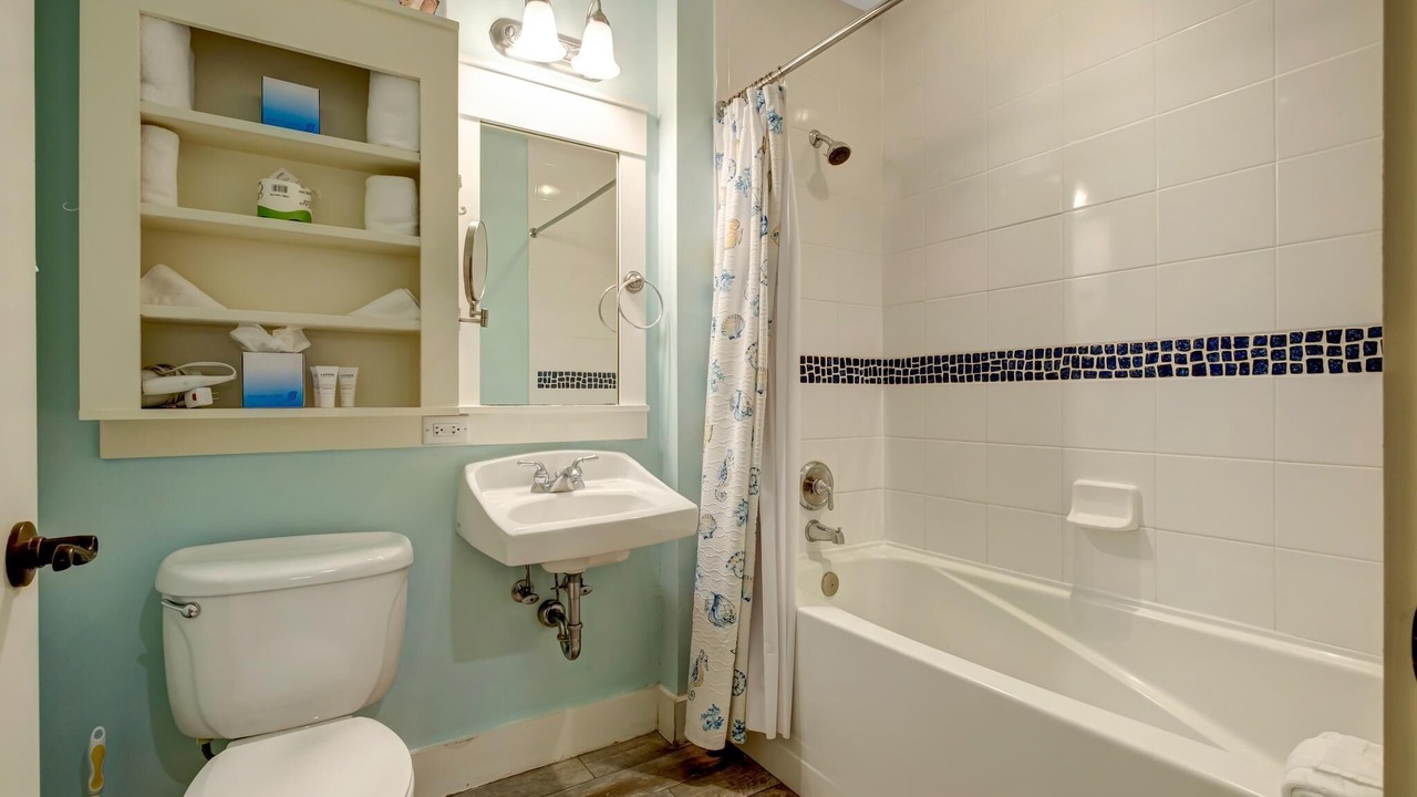 Photo of Bathroom in Baytowne Wharf