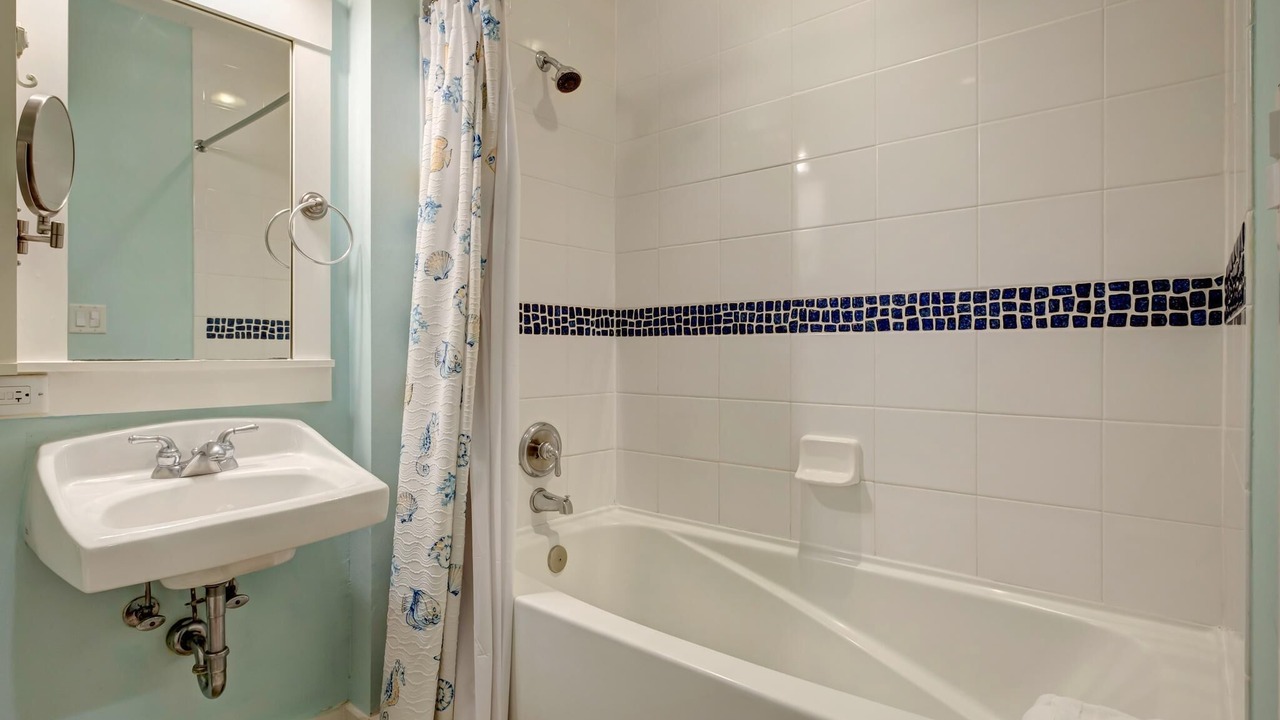 Photo of Bathroom in Baytowne Wharf