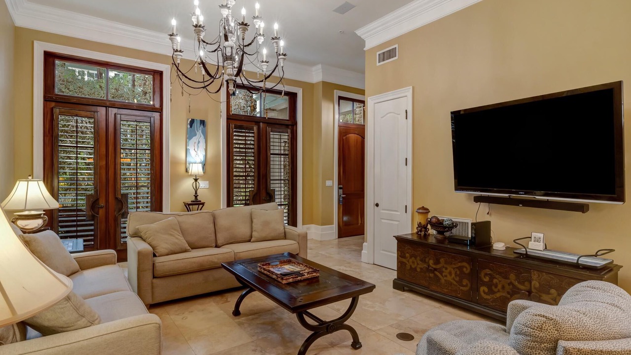 Photo of Livingroom in Baytowne Wharf