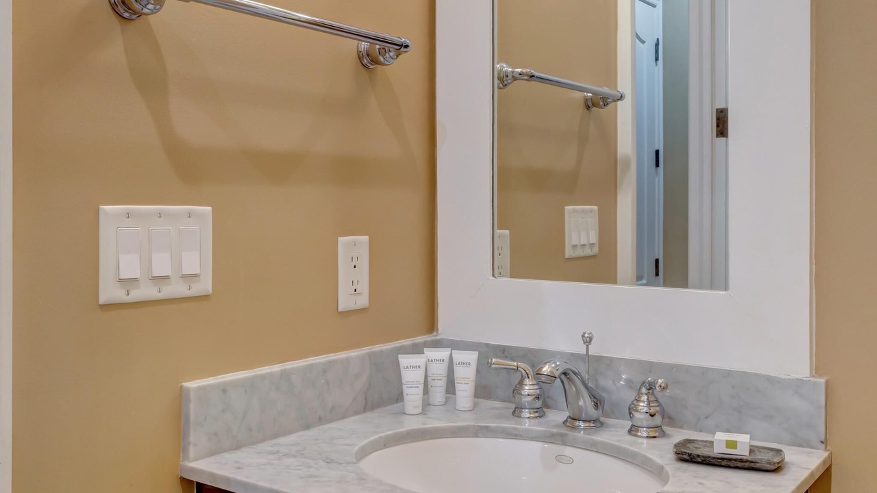 Photo of Bathroom in Baytowne Wharf