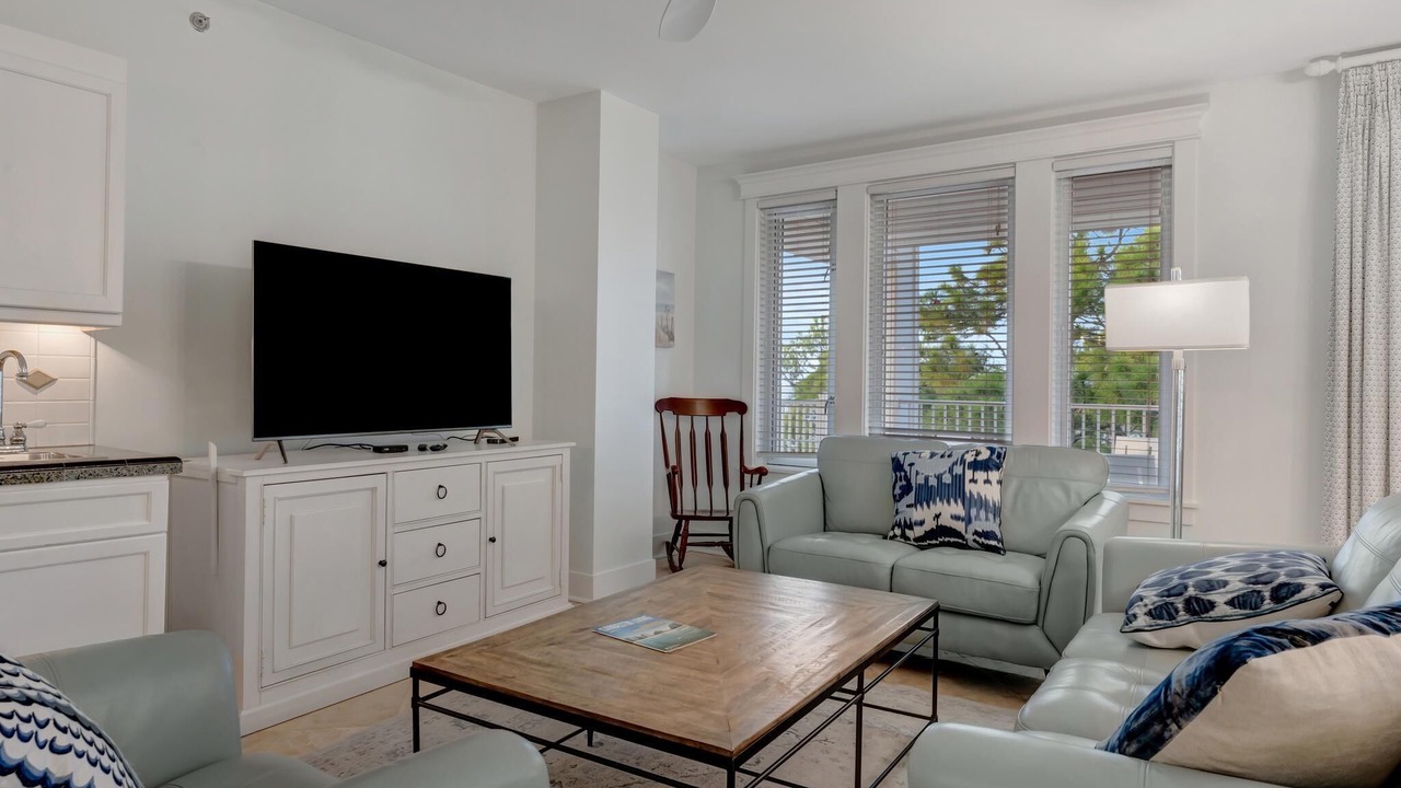 Photo of Livingroom in Baytowne Wharf
