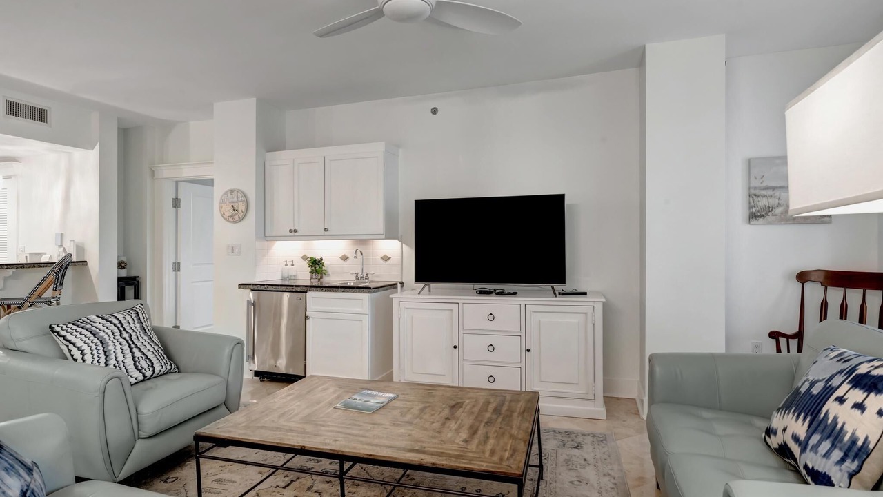 Photo of Livingroom in Baytowne Wharf