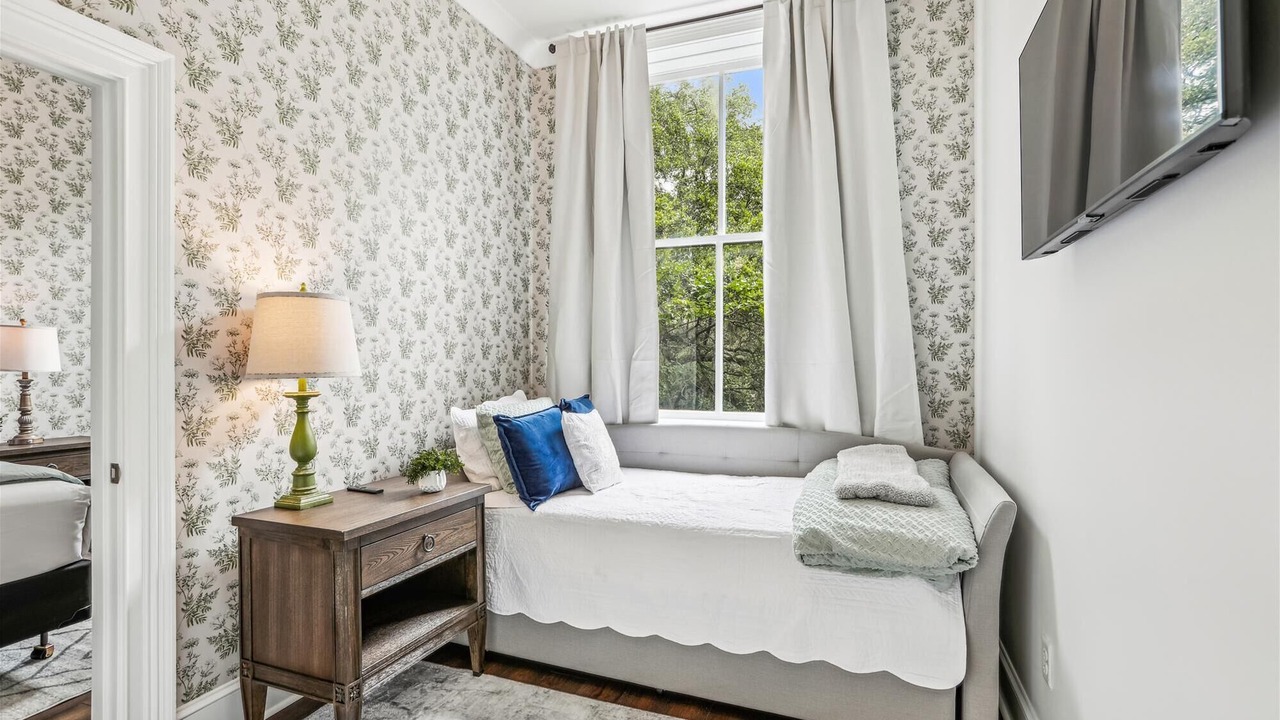 Photo of Bedroom in Historic District - North