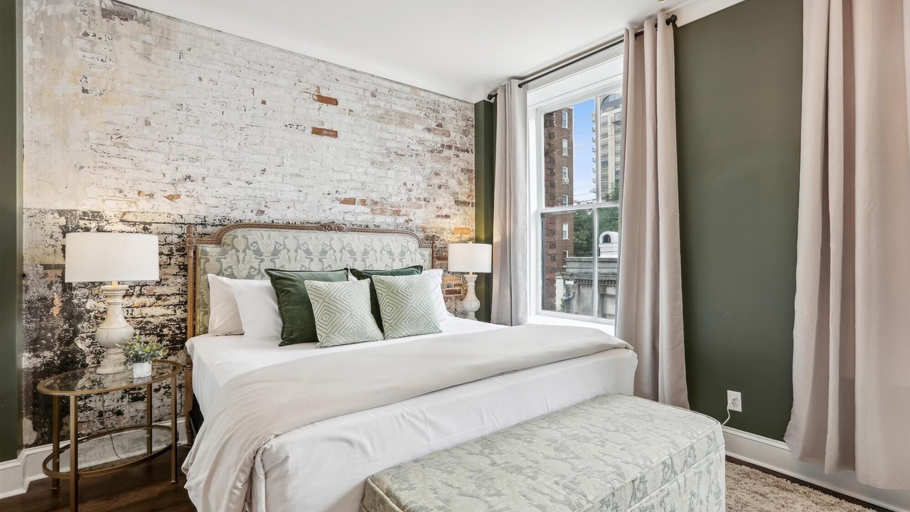 Photo of Bedroom in Historic District - North