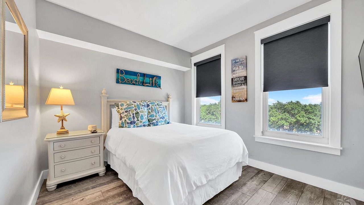 Photo of Bedroom in Baytowne Wharf