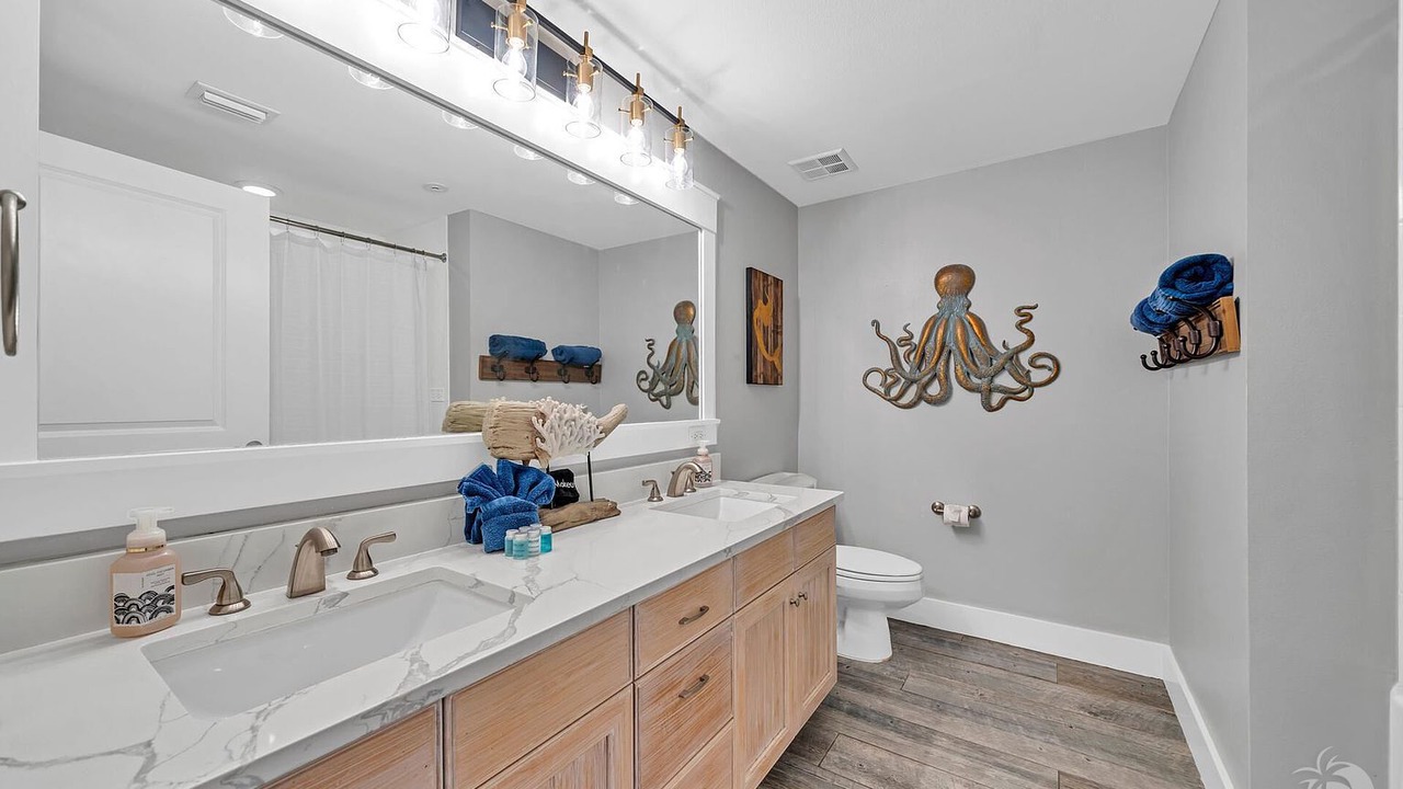 Photo of Bathroom in Baytowne Wharf