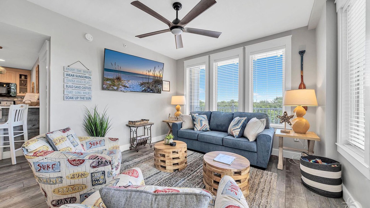 Photo of Livingroom in Baytowne Wharf