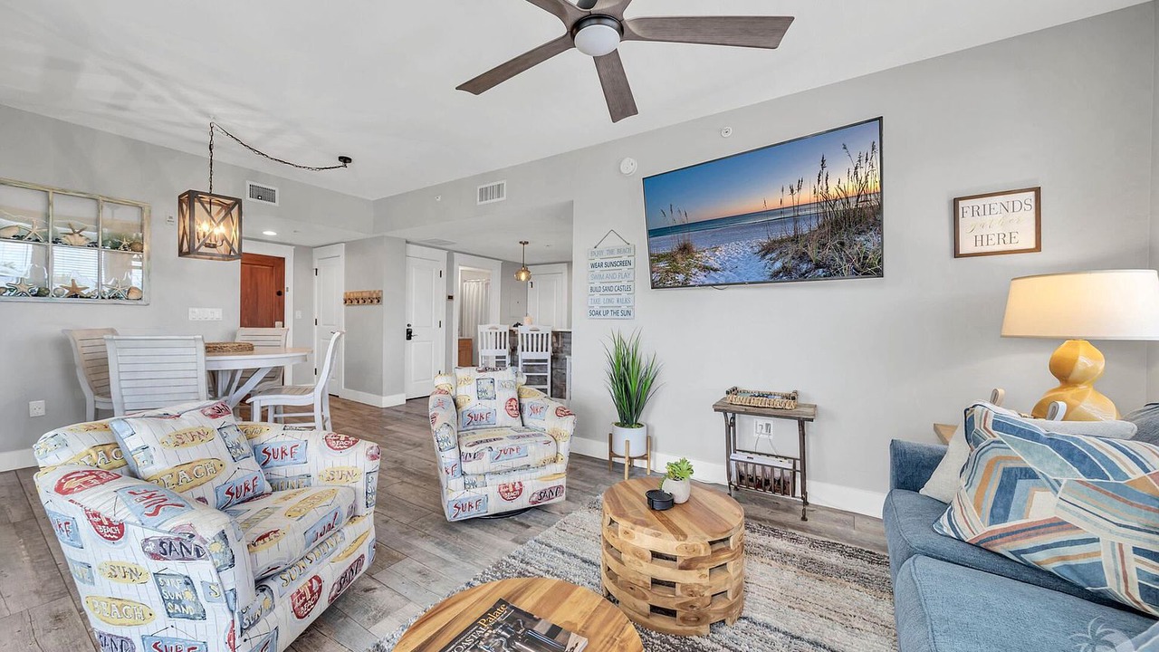 Photo of Livingroom in Baytowne Wharf
